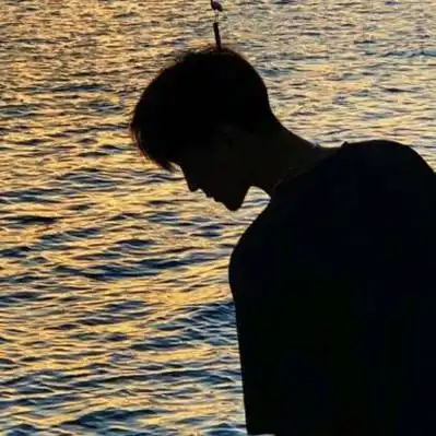 男生头像|男生qq伤感头像 2021孤独绝望心碎的男生 第198期