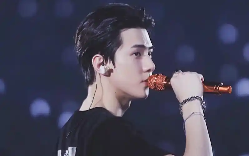 【吴世勋】外表高冷帅哥唱歌时的小奶音小合集,又奶又a怎么回事!