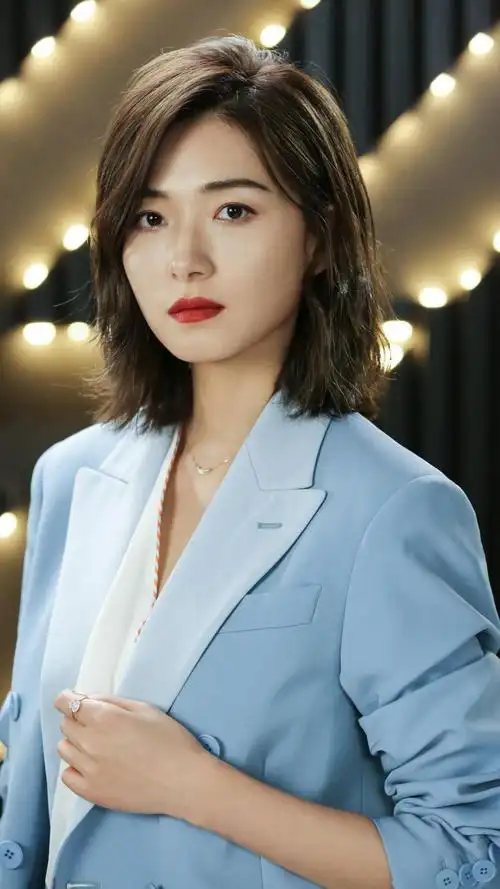 万茜夏季清爽时尚写真