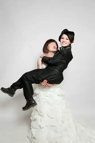 【女扮男装】闺蜜跟他老公的结婚照,希望不要有熟人看到,不然会