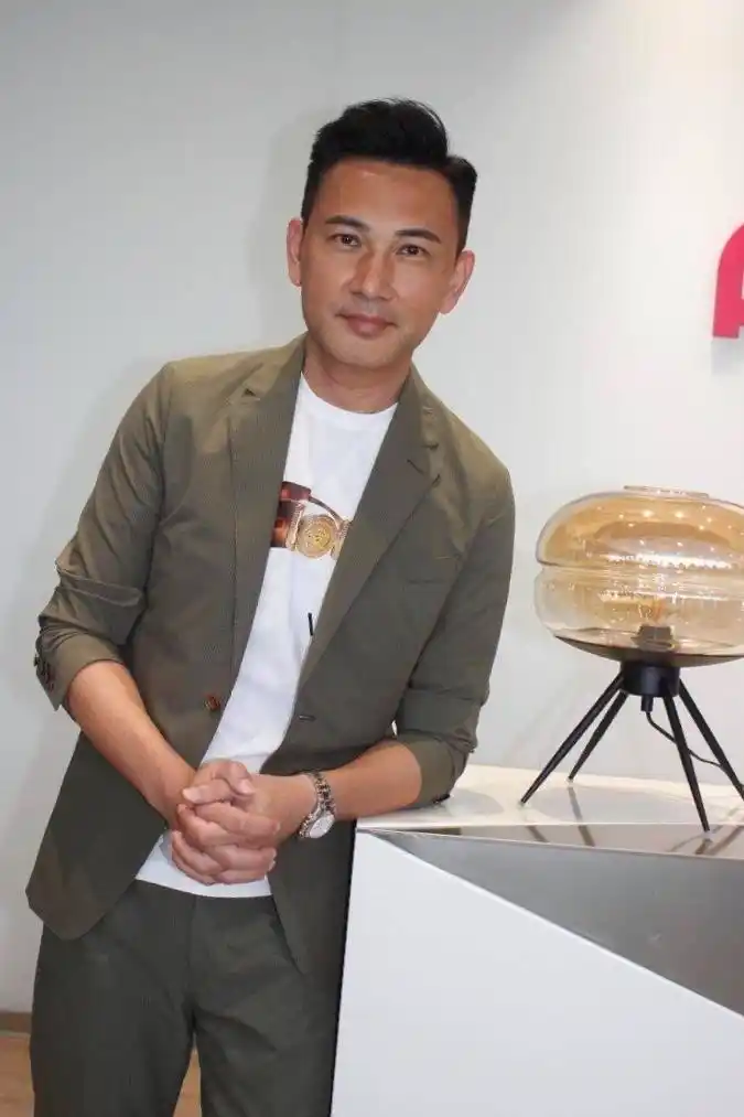 林文龙辞去亚视总裁一职,专做网上节目,前作《夜更的事》引期待