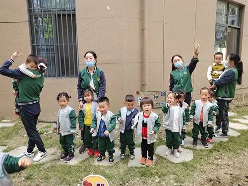 我喜欢幼儿园!我喜欢米奇班这个开心的大家庭!