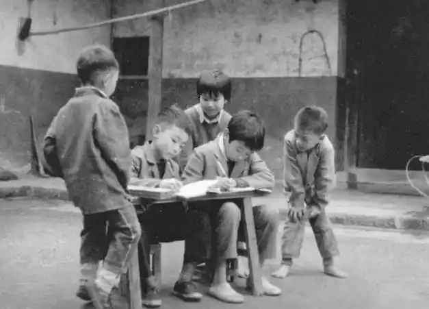 我们小时候,开学是这样的!差点看哭了