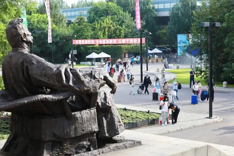 鲁美附中有幸被爱无畏山海