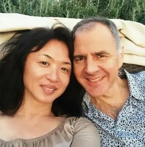 喜讯57岁金星宣布再婚她24年前领养了三个孩子今现状如何