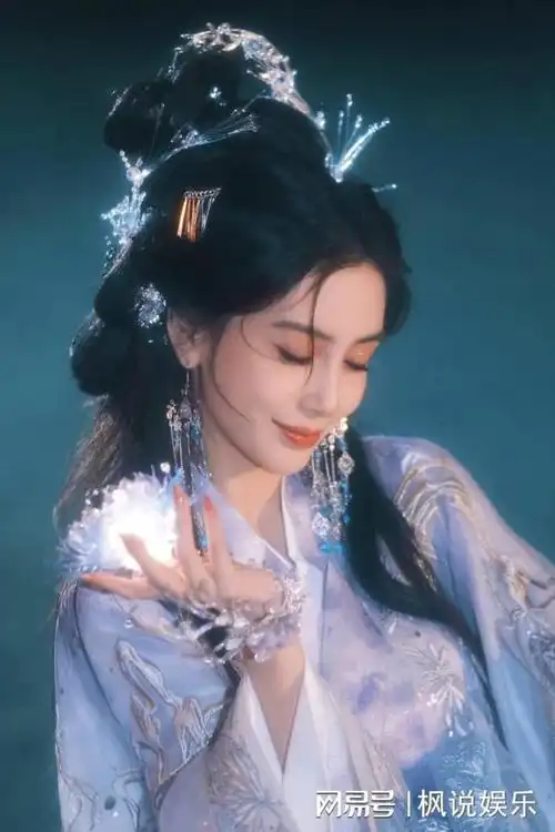 杨颖中秋节写真仙气十足月下浅酌清冷感古装好美