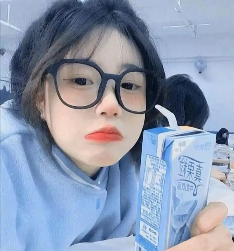 蓝色系真人女生头像