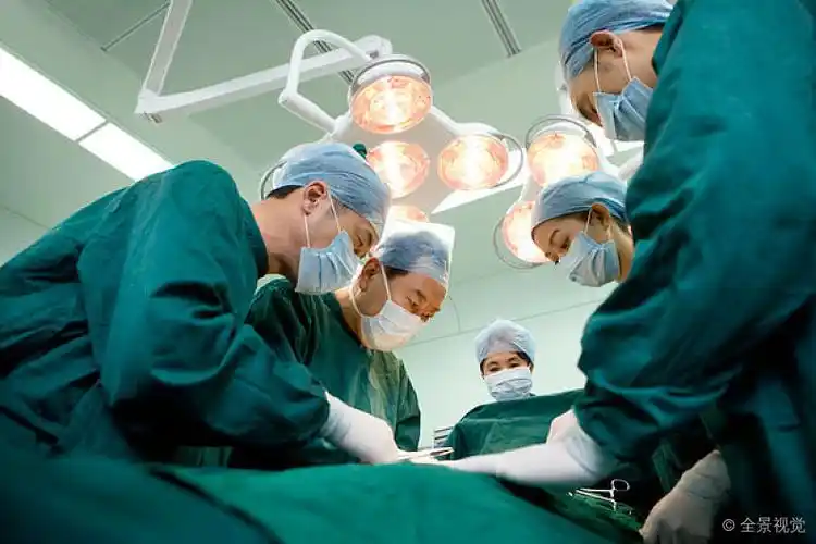 医生在手术室做手术_图片大全—全景创意图库(quanjing.
