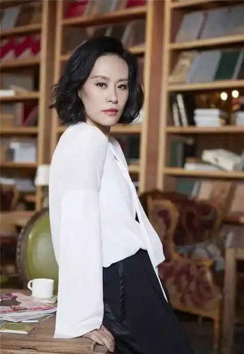 而包括陈冲,张瑜,章子怡这些在国内红透半边天,远比邬君梅在国内红火