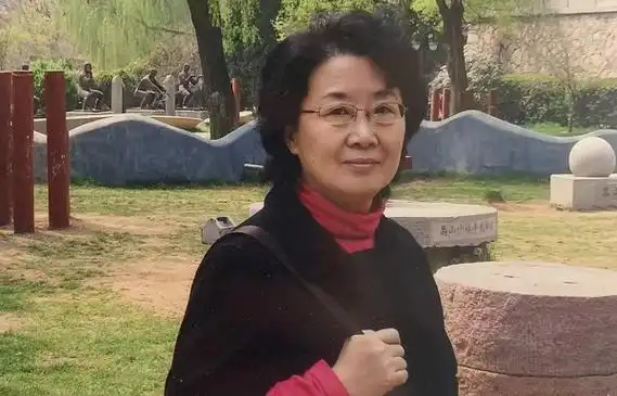 人物|黄飞珏:家有"猴母"王晓玉——田教授家里的二十八个生活片断