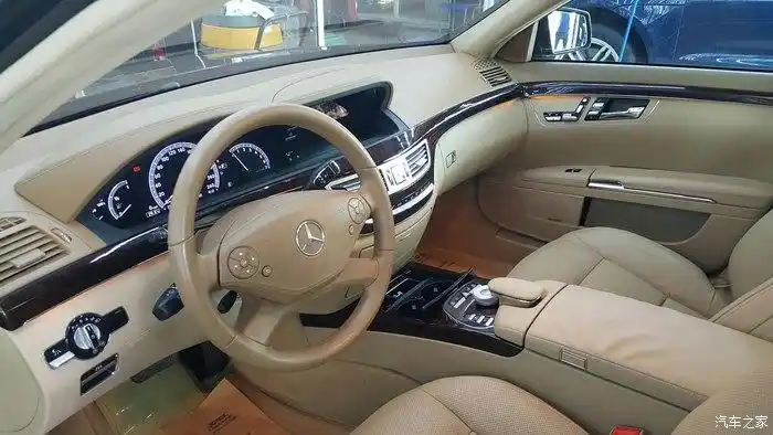 2012款s350l镀晶清洗内饰作业