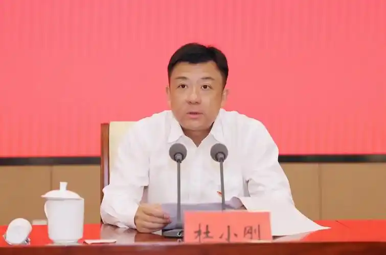 黄钦讲授党史学习教育专题党课 杜小刚主持
