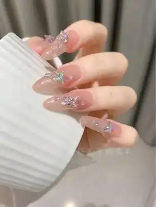 「全新极光蝴蝶钻」美甲艺术,为追求完美的你量身打造,的细节魅力