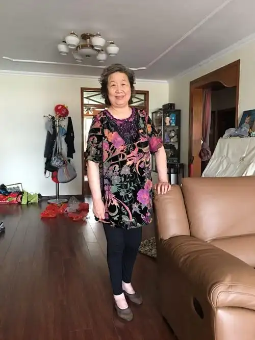 大姐,哥哥,嫂嫂三人做客北京天通苑二姐家