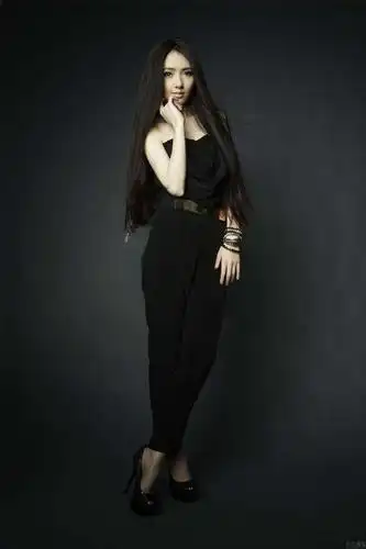 郭碧婷黑长直头发,女神气质优雅穿搭,好多人眼中的女神