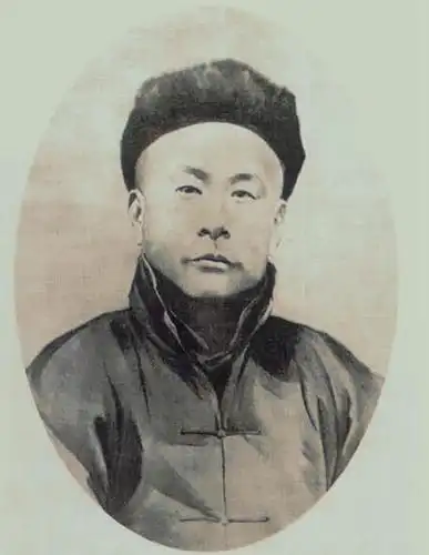 上世纪中国武术家照片:图3是清朝霍元甲,图9是李小龙和叶问