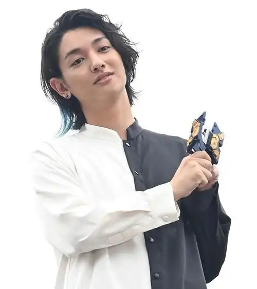 托雷基亚奥特曼曾经是光之国的科学家,是希卡利奥特曼的下级.