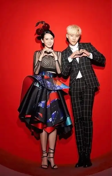 戚薇李俊昊合影旧照