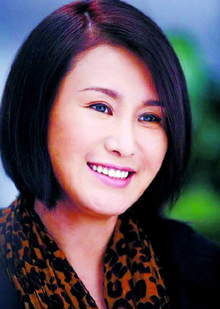 她被称为"最美警花",嫁大23岁知名导演,丈夫去世5年仍单身