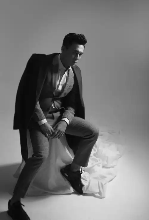 杜淳封面大片做雅痞绅士 玩转综艺电视做霸屏男神