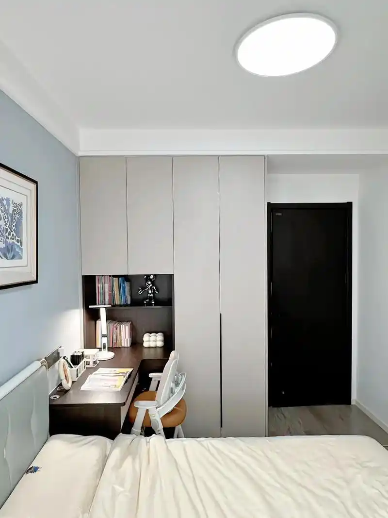 儿童房转角书桌衣柜一体设计方案