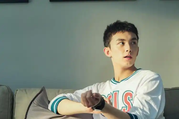 吴磊穿越火线路小北帅气剧照