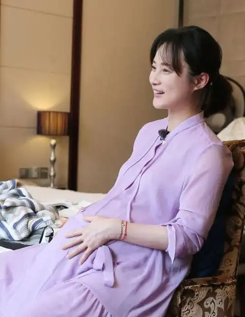 怀孕不是变邋遢的理由,回顾蒋勤勤的孕期穿搭,肚子越大越要美!