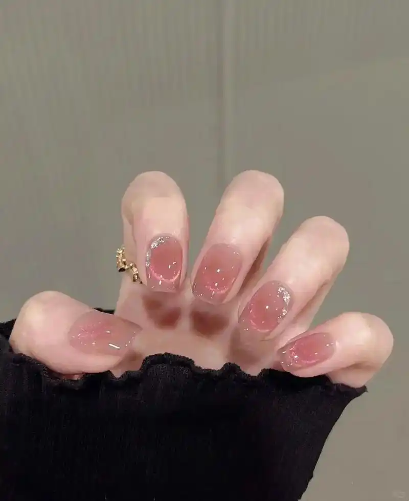 彩彩的美甲哦#女生美甲ins风高级感 #本甲做的美甲一般可以