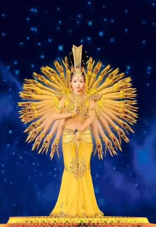 "千手观音"邰丽华3次拒绝富豪求爱,嫁理工男,如今生活怎样了