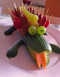 过年亲戚朋友聚会,上份这样的水果拼盘,肯定倍有面,上