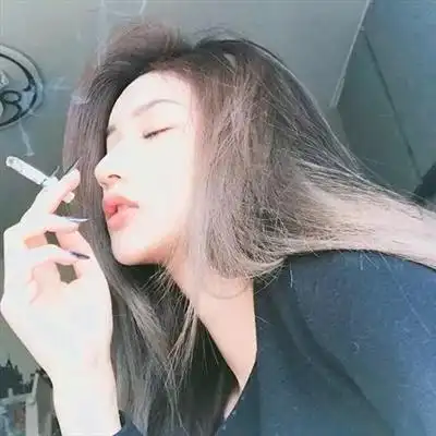 社会头像女最近很火的社会头像女