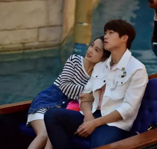 李沁明星新闻_李沁吧李沁说胡歌最帅_明星化妆包李沁