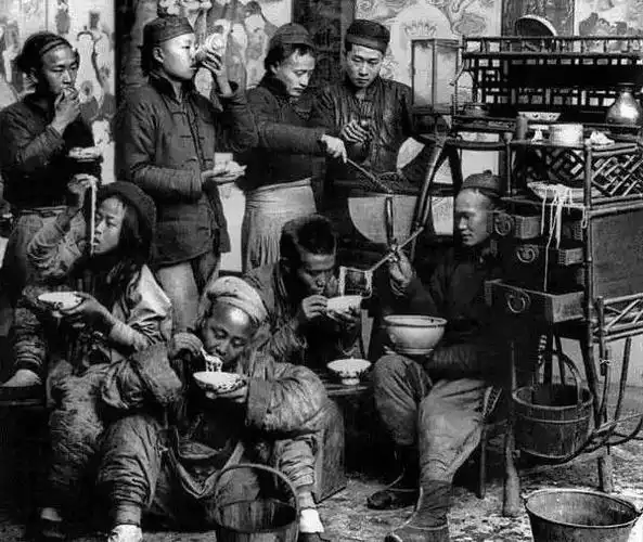 跨越清朝民国的影像:旧旧的照片,久久的记忆