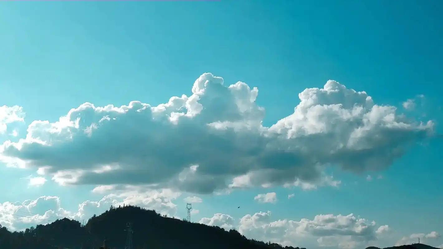 稍纵即逝,所以我不停地记录着. #蓝天白云 #壁纸 - 抖音