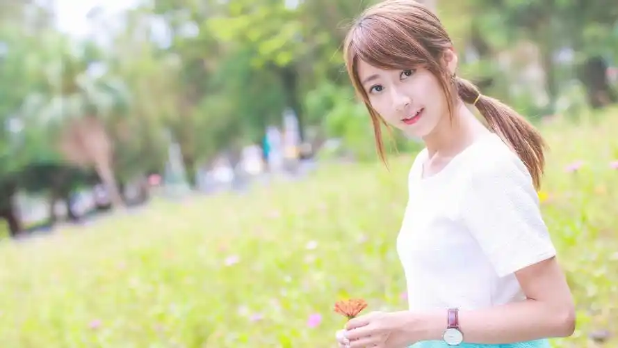 青春活力少女户外清新养眼写真图片桌面壁纸第一辑