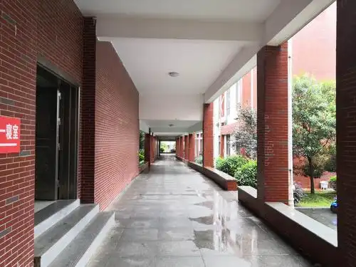 雨季高考,秀色校园