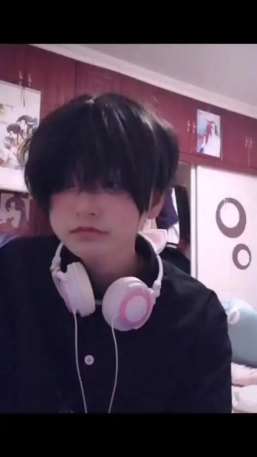 少年感 #正太 该换假发了,画质糊的呀,,嘴有点瓢@dou 小助手-vlog