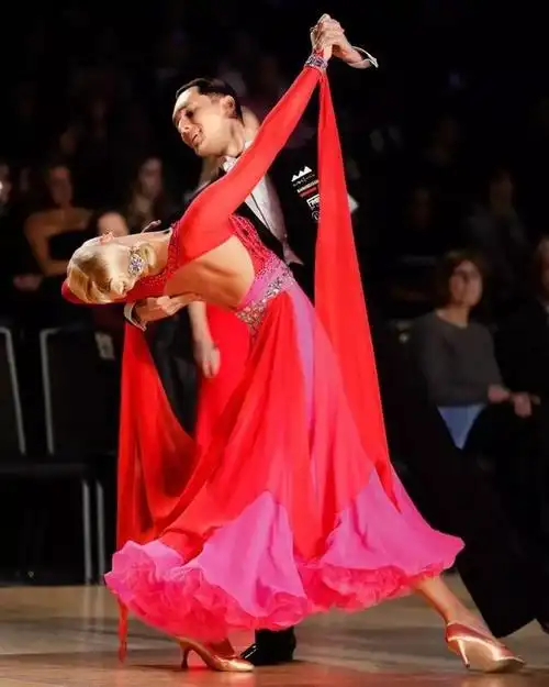 享受圆舞曲的唯美浪漫