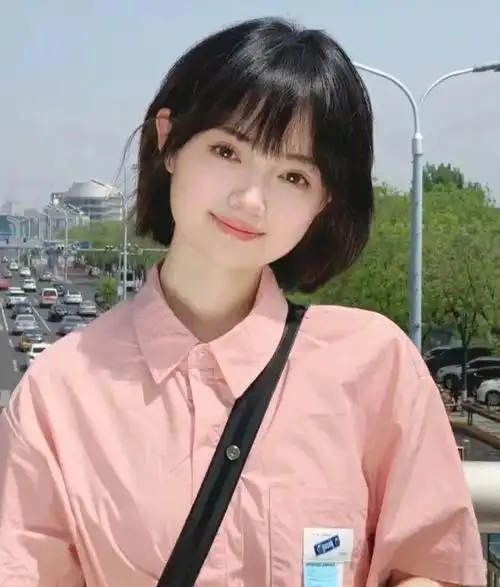 面部留白多,线条更加柔和清纯初恋短发简单的发型最适合淡颜系的颜值