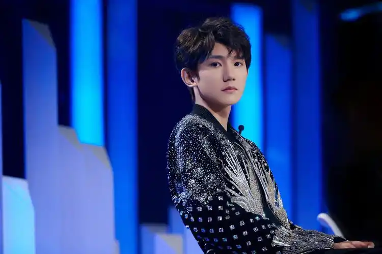 王源《我们的歌》唱原创新歌《离家的人才会想听的故事》扣人心弦