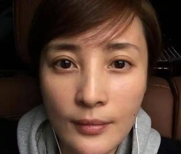 女明星素颜:罗海琼认不出,梅婷太真实,刘亦菲蒋勤勤依旧好美_外表_美