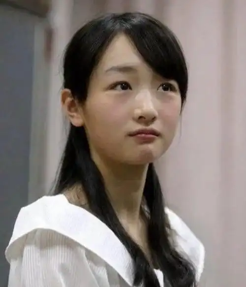 看了周冬雨的艺考照之后,我发现她的"颜值"真的被低估了