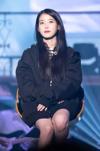 iu李知恩性感甜美舞台照图片