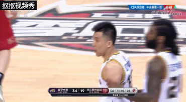 gif-郭艾伦碎碎念裁判被警告 杨鸣梅奥赶紧劝住|cba半决赛_网易订阅