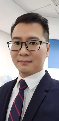 70后大叔穿上西装