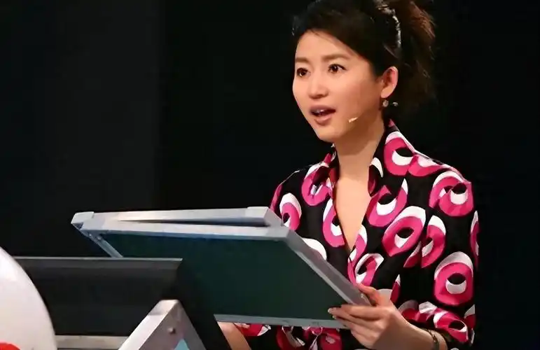 回顾王小丫主持开心辞典13年为何在当红时选择隐退