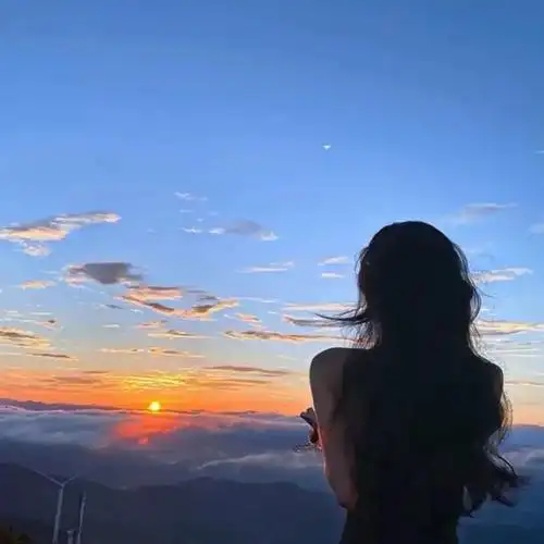 头像丨再多看一眼就会爆炸的背影头像_网易订阅