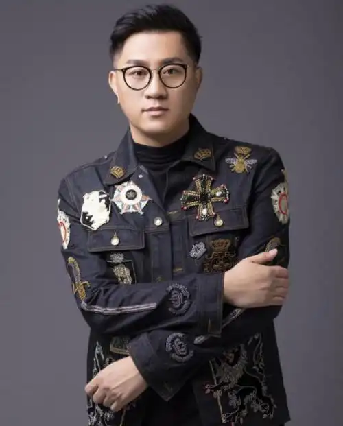 大哲个人资料年龄 标签中有一栏是"酷狗音乐人"