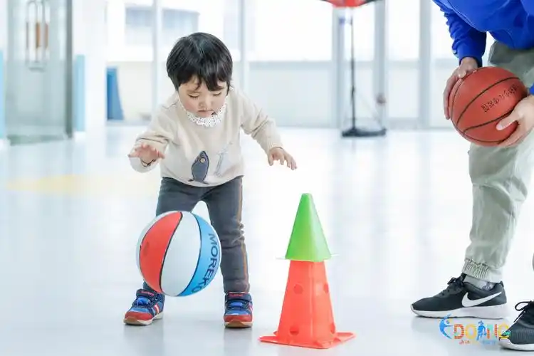 逸动育儿小课堂为什么建议孩子启蒙运动选择体适能