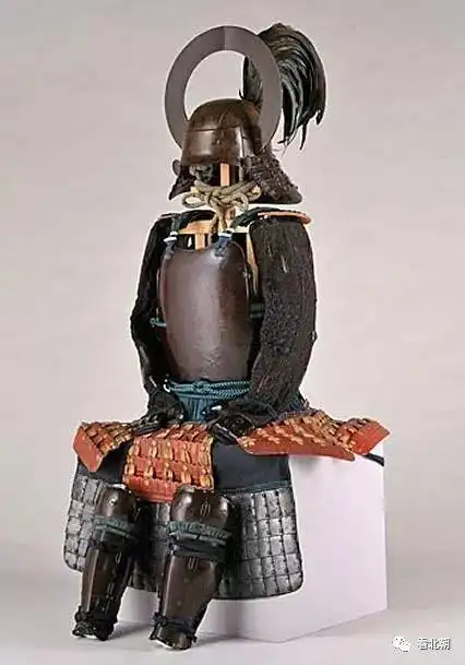 完成了对明军的三面包围,小早川隆景居中,立花宗茂在左,小早川秀包